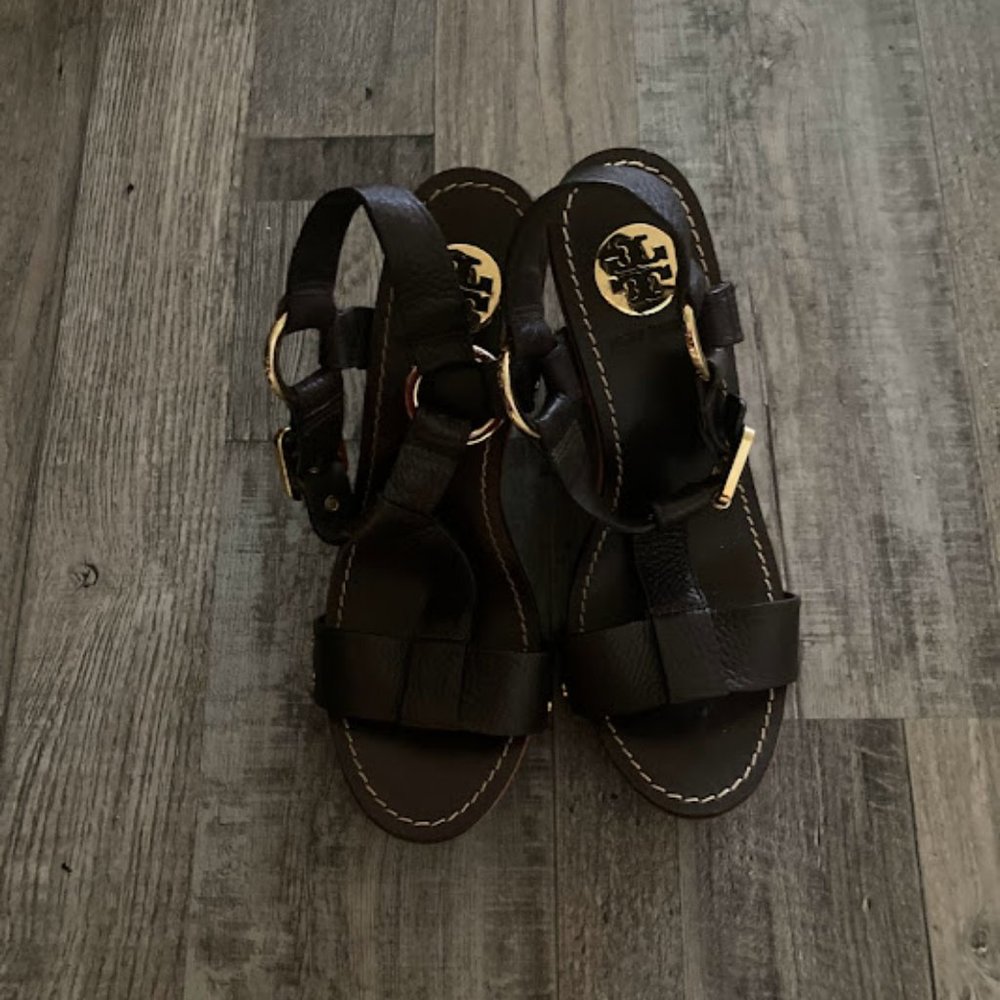 Tori Burch - Brown Wedge